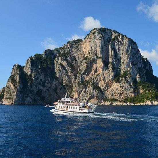 Boat tour of Capri departing from Naples | inStazione